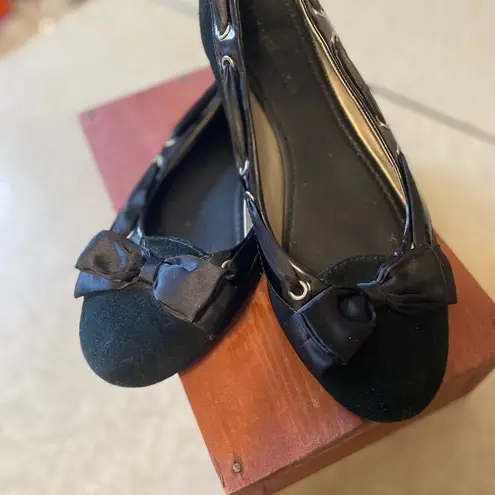 Tommy Hilfiger Black Suede  Bow Flats sz 10