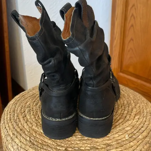 SOFFT Women's Western Black Leather Ankle Boots SIZE 7