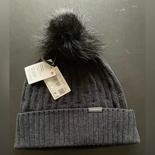 Lululemon NWT  Women’s Cable Knit Pom Beanie Black