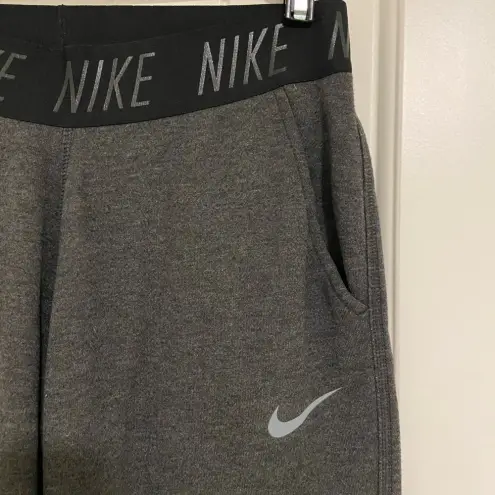 Nike NWOT | ‎ women’s gray loose cropped lounge sweatpants — small