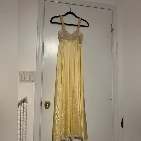 70s butter yellow and cream floral lace slip dress cottagecore fairy vintage