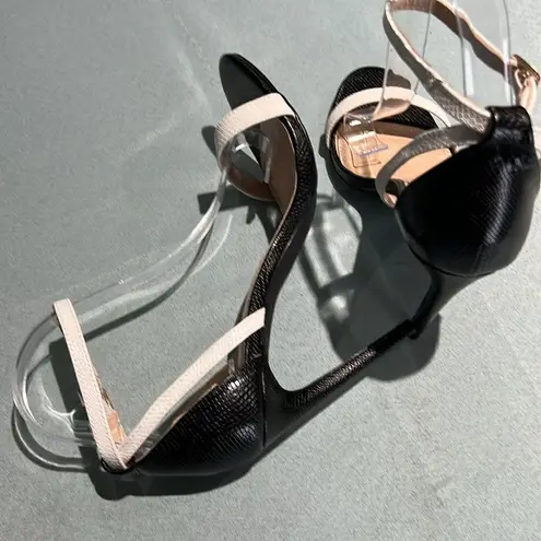 Lulus remi white and black snakeskin ankle strap heels Size 7.5 B38