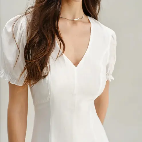 Rihoas White Puffed Sleeve V Neck Midi Dress
