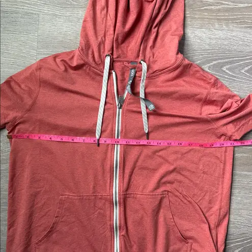 Vuori  Women's Halo Performance Hoodie in Cinnamon Heather Large