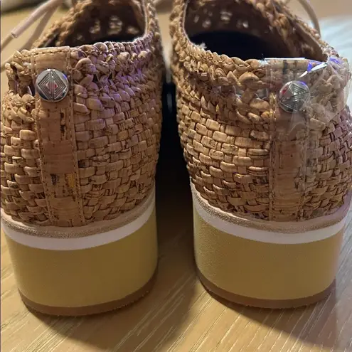 Donald J Pliner Women's Napoli, Platform Shoes, Dressy Wedge Sneakers, 9, NWOT Tan