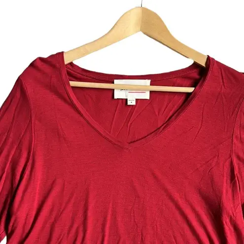 Two by Vince Camuto Red V