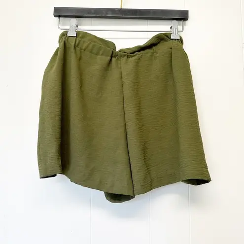 BCBGeneration NWT  Paper Bag Shorts With Tie Green Medium