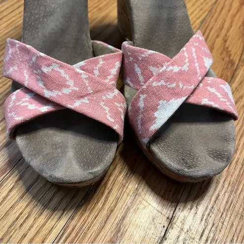 Toms  Women Wedge Sandals Shoes Cork Heel Size 7.5 Coral White cross.