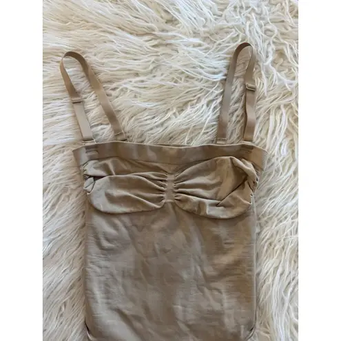 SKIMS Seamless Sculpt Strapless Thong Bodysuit Clay
Size Small