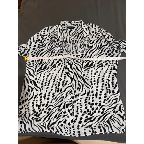 Isaac Mizrahi IMNYC Size Medium Women Blouse White Black Animal Print Careerwear