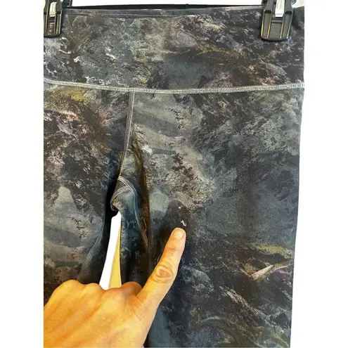 Lululemon  Wunder Under Radiant Multi Marble Size  8 (note flaw) 27” inseam