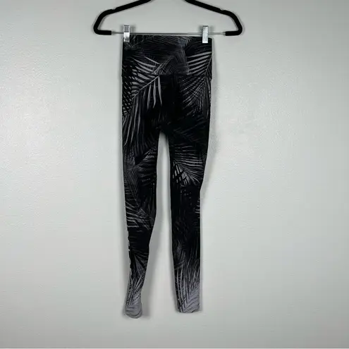 Wear It To Heart Peleton Leaf Print Leggings Gray Sz XS Black