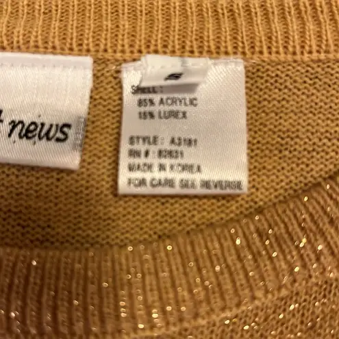 Newport News vintage gold long sleeve sweater size small