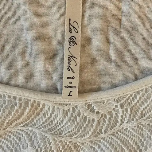 Leo & Nicole | Cream Lace Short Sleeve Top | Large