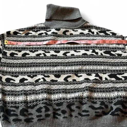 John + Jenn Size S Fair Isle Leopard Print Turtleneck Sweater Cropped Knit Gray