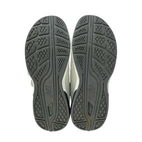 New Balance  813 Women's White Leather Hook & Loop Low Top Sneakers Shoes Size 6