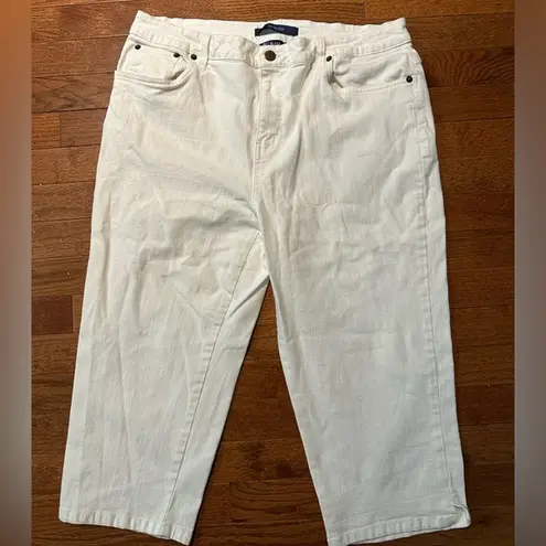 Bill Blass White denim stretch capris.  brand. Size 16P