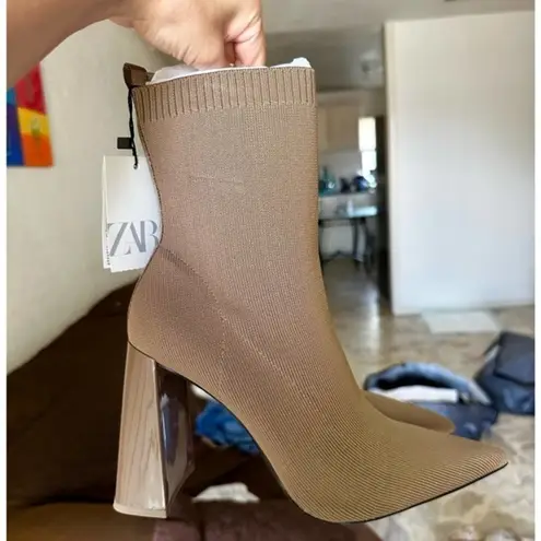 ZARA  fabric ankle boot with geometric heel 3233/010