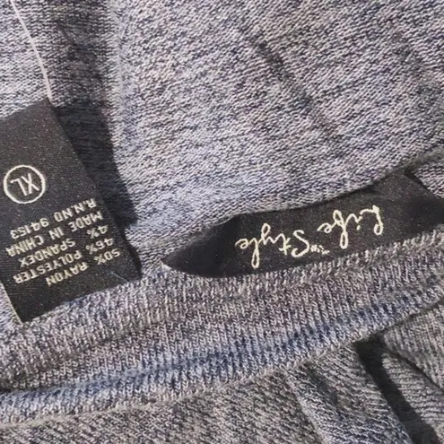 Indigo Blue NWT Life Style Crewneck Tight Knit Sweater in Size L