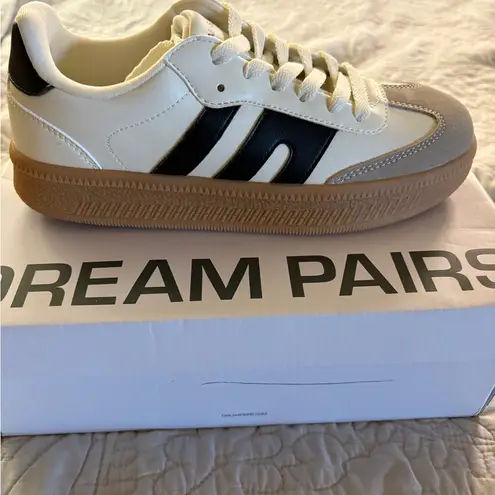 Womens Dream Pairs retro