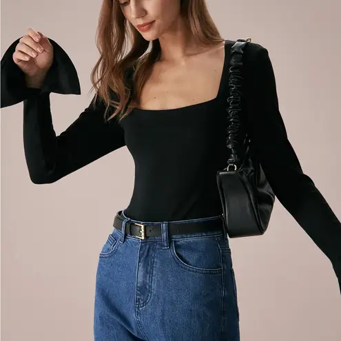 Rihoas The Black Square Neck Slit Flare Sleeve Tee