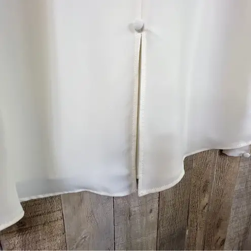 ZARA  Scarf Collar Long Sleeve Blouse in a Cream Color The Cuffs have 3 Button