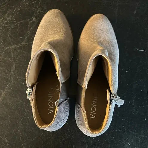 Vionic | Anne 322 Tan Snakeskin Block Heel Booties Size 6