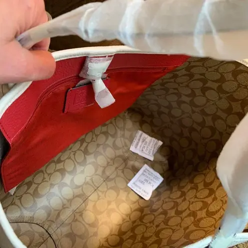 Coach Authentic  Pebbled leather/signature coated canvas Cruella snap magnet tote