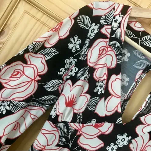 belle du jour floral bell sleeve dress approximate size M