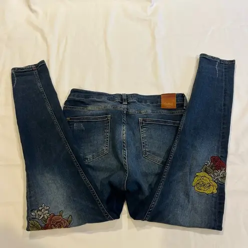 ZARA   Basic Z1975 Jeans Blue Floral Embroidered Distressed 5 Pocket Size 6