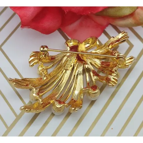 Vintage 1980's M JENT Gold Tone Art Deco Simulated Pearl Spray 2.5" Brooch Pin