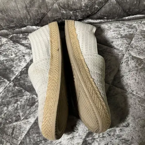 Baretraps Women's Yesenia Slip-On Shoes Size 7.5M White Textured Fabric & Jute S
