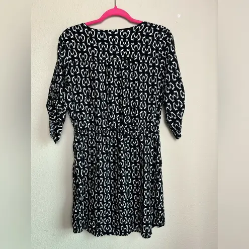Mimi Chica Penguin Print Black and White Roll Tab Sleeve V-Neck Shirt Dress L π§