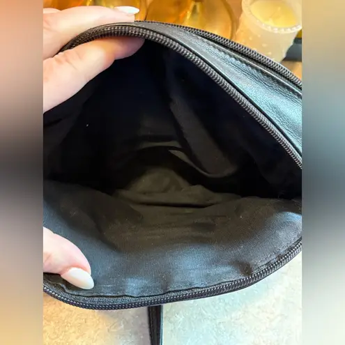 Etienne Aigner leather crossbody / shoulder bag
100% Cowhide Leather - Image 12