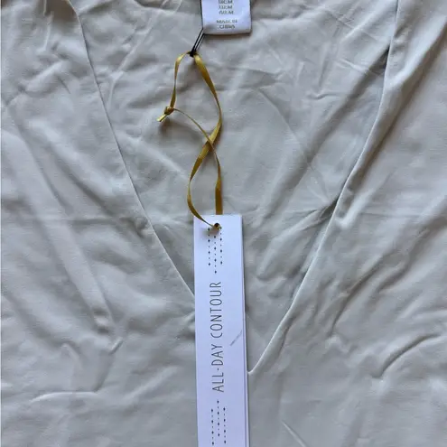 House of Harlow NWT Women's Cream Thong Short Sleeve Bodysuit Size Medium