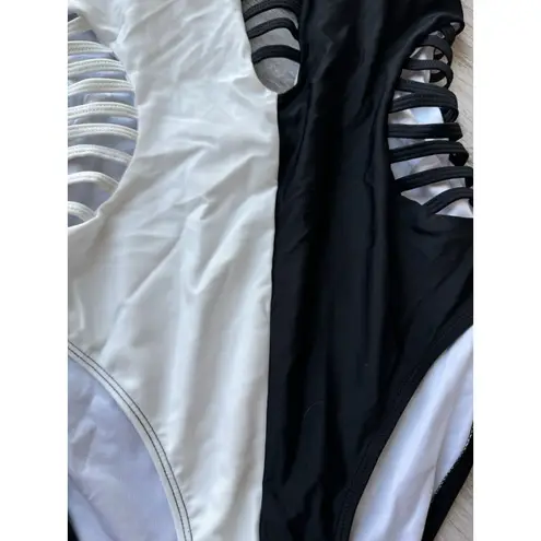 Aqua Eve NWT Women Junior Size Medium One Piece Swimsuit Swimwear Super Cute 388 Black