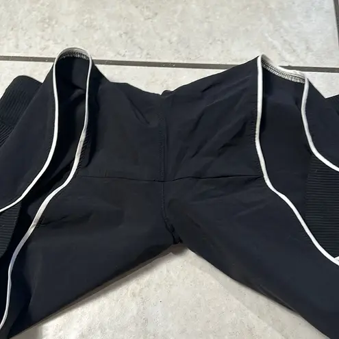 Athleta  Brooklyn Workout Shorts Women Size‎ 2 Black White