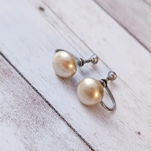 Vintage Screw Back Earrings Pearlescent Beige 3/8"