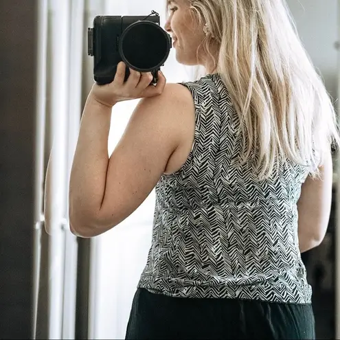 Oatt USA Beachy Boho Tie Front Chevron Patterned Tank Top Blouse Size S Black
