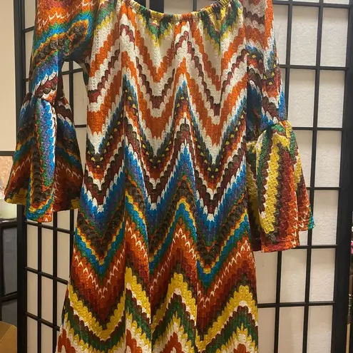 Lady’s Chevron top can be worn with leggings Multiple Size M
