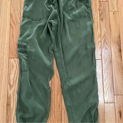 Nicole Miller  green drawstring joggers. Size Small