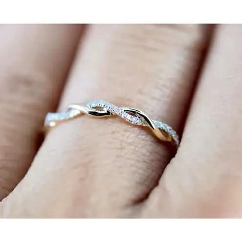 Boutique NEW 14k Gold Plated‎ S925 Simulated Diamond Twist Eternity Band Ring, Size 4