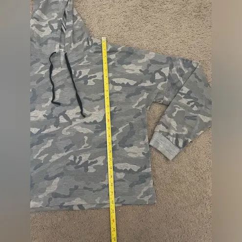 Charlotte Russe Charolette Russe Cropped Camo Hoodie, Size XL