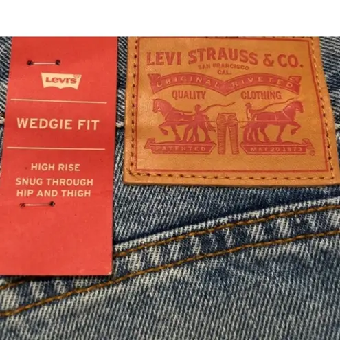 Levi's NWT  Wedgie Short Size 25