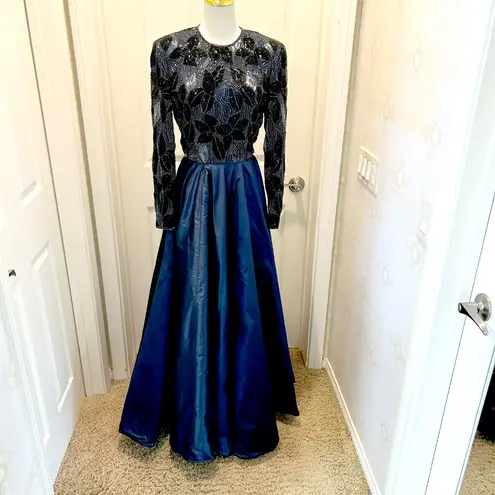 Victoria Royal Ltd Navy Formal Long Beaded Dress in Size 8 Black Tie Wedding Blue