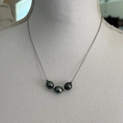 Sophisticated Silver Pearl Necklace Gray