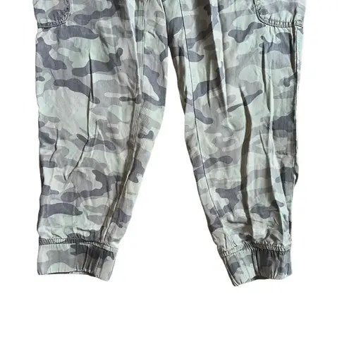 American Eagle Women’s  Camo Cargo Joggers Size Small