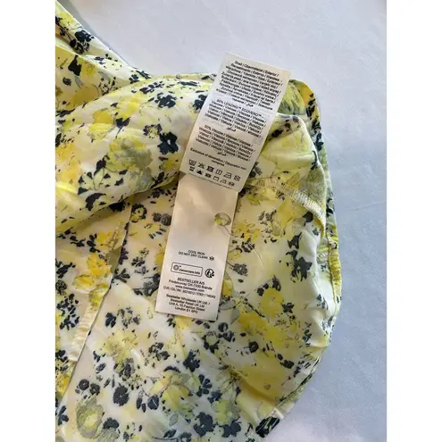 VERO MODA NWT Aware by Tilly Split Neck Blouse Chardonnay Floral Size Large