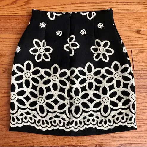 Answer Made in Korea Flower graphic Black Cream Pencil Mini Skirt Women’s size S