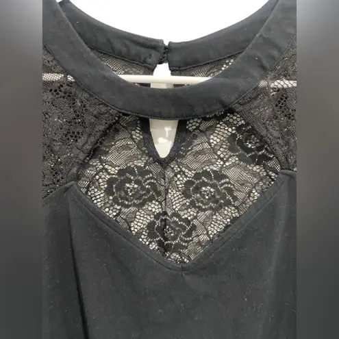 Torrid  Plus Size Black Lace Inset Cutout Neck Foxy Top Size 2/ XXL‎